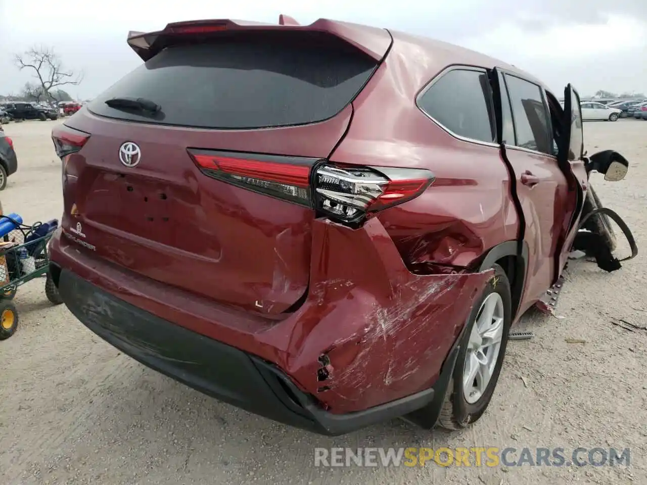 4 Photograph of a damaged car 5TDZZRAH0MS062457 TOYOTA HIGHLANDER 2021