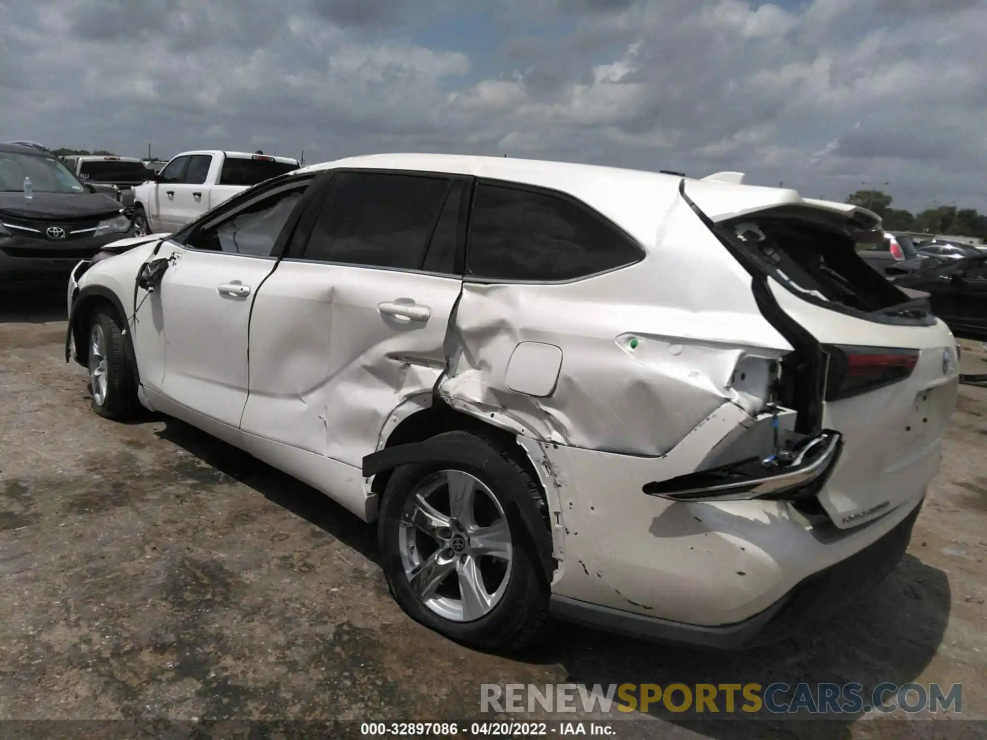 3 Photograph of a damaged car 5TDZZRAH0MS077265 TOYOTA HIGHLANDER 2021