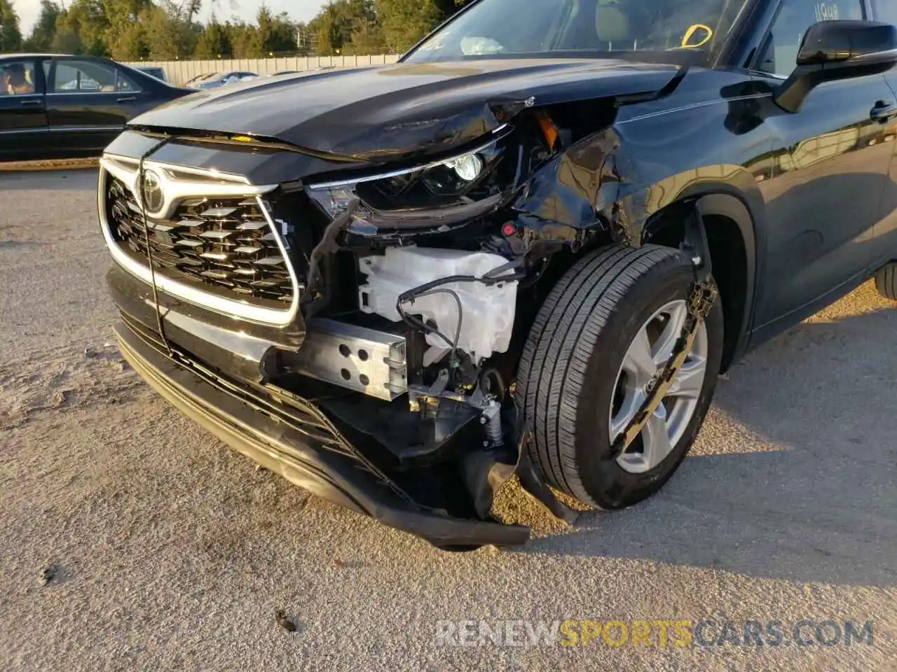 9 Photograph of a damaged car 5TDZZRAH0MS523818 TOYOTA HIGHLANDER 2021