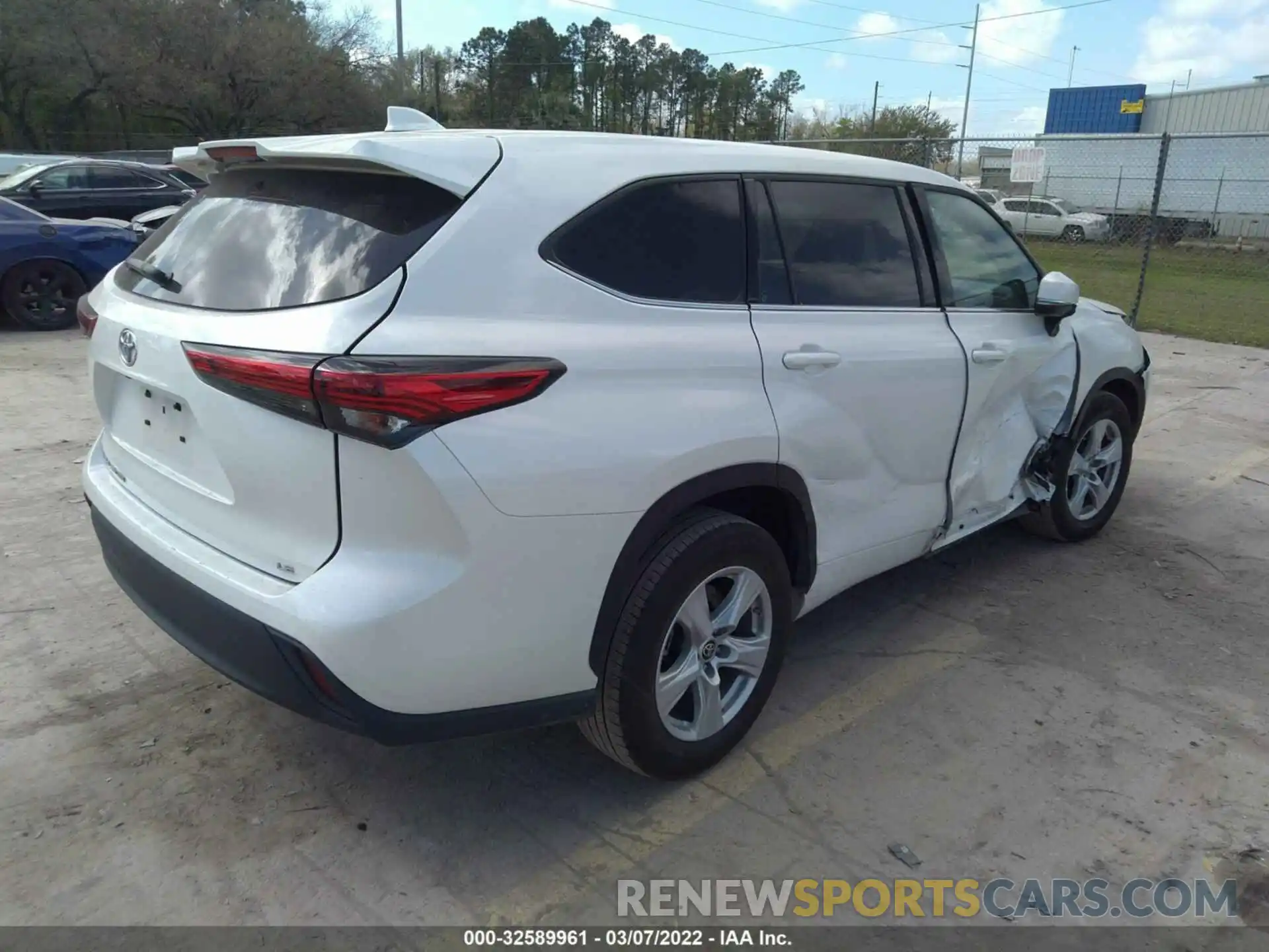 4 Photograph of a damaged car 5TDZZRAH0MS526136 TOYOTA HIGHLANDER 2021