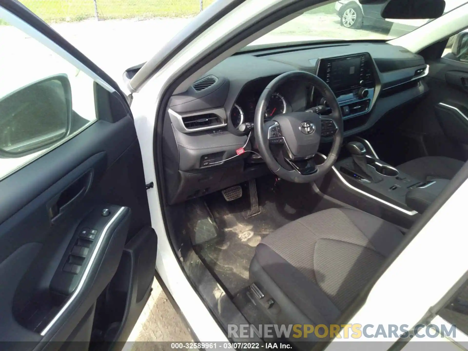 5 Photograph of a damaged car 5TDZZRAH0MS526136 TOYOTA HIGHLANDER 2021