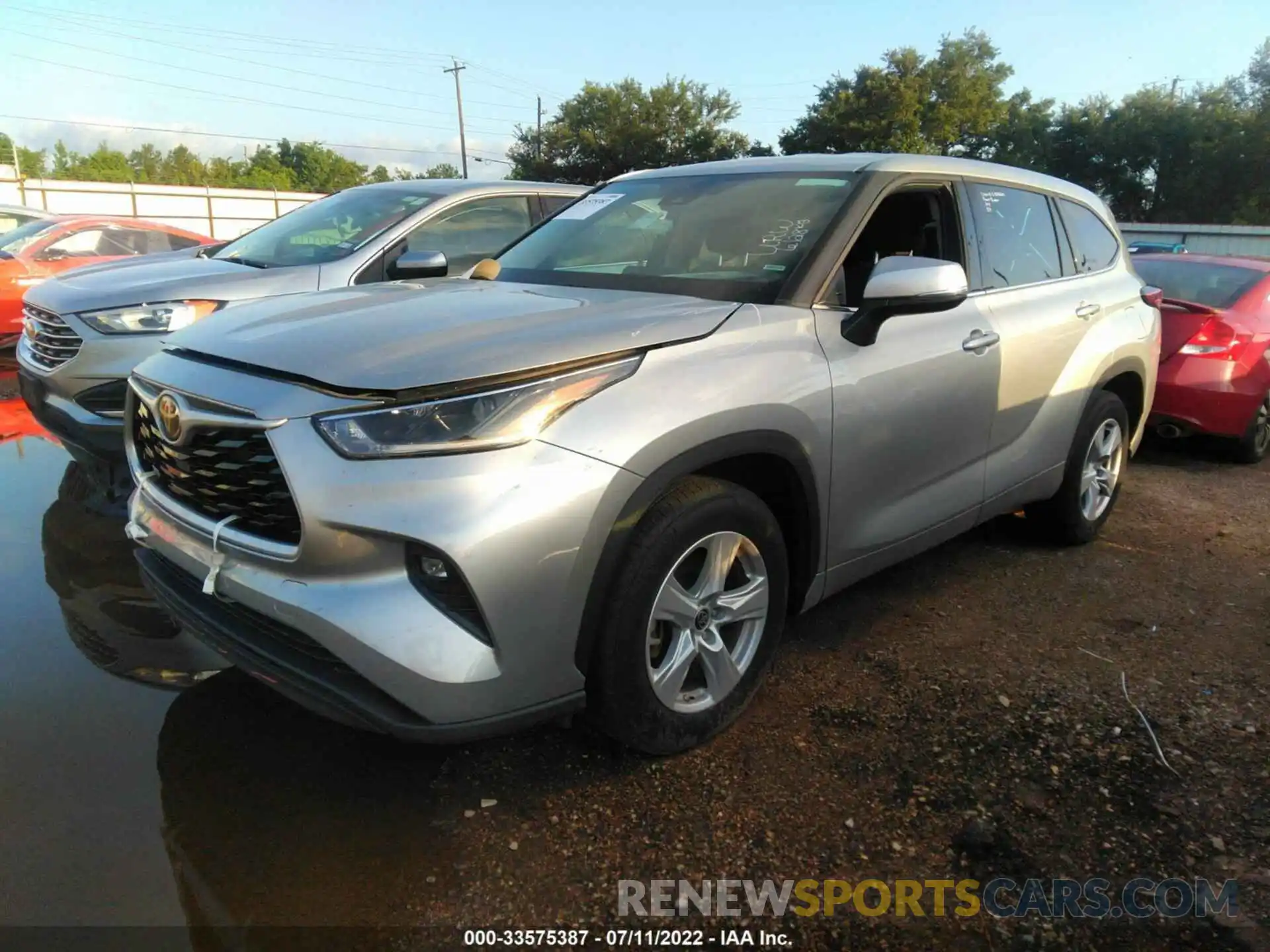 2 Photograph of a damaged car 5TDZZRAH1MS068803 TOYOTA HIGHLANDER 2021