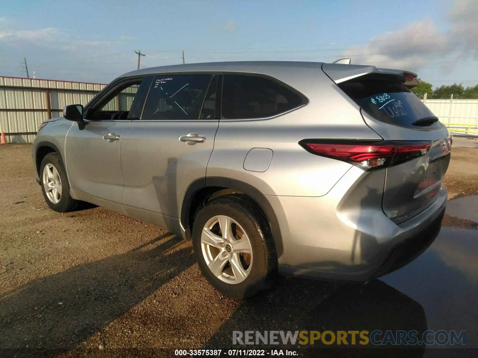 3 Photograph of a damaged car 5TDZZRAH1MS068803 TOYOTA HIGHLANDER 2021