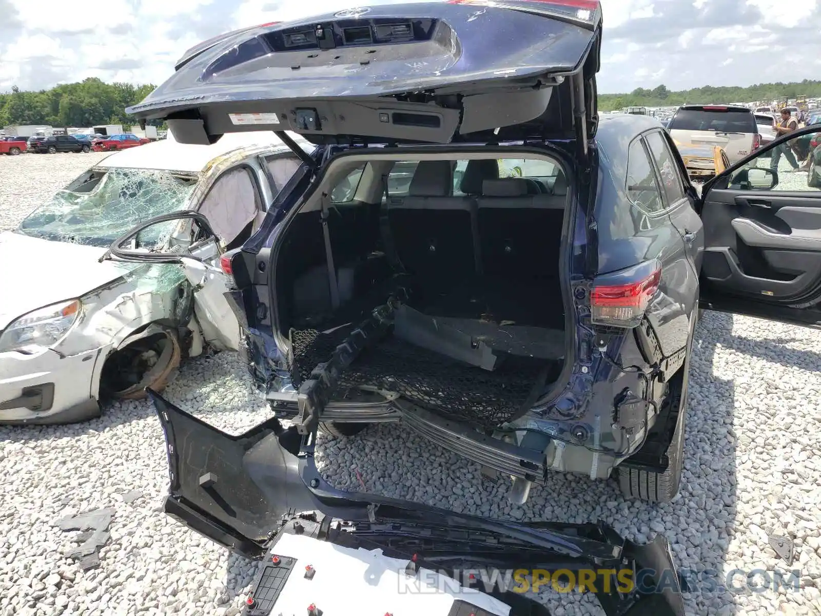 9 Photograph of a damaged car 5TDZZRAH1MS529112 TOYOTA HIGHLANDER 2021