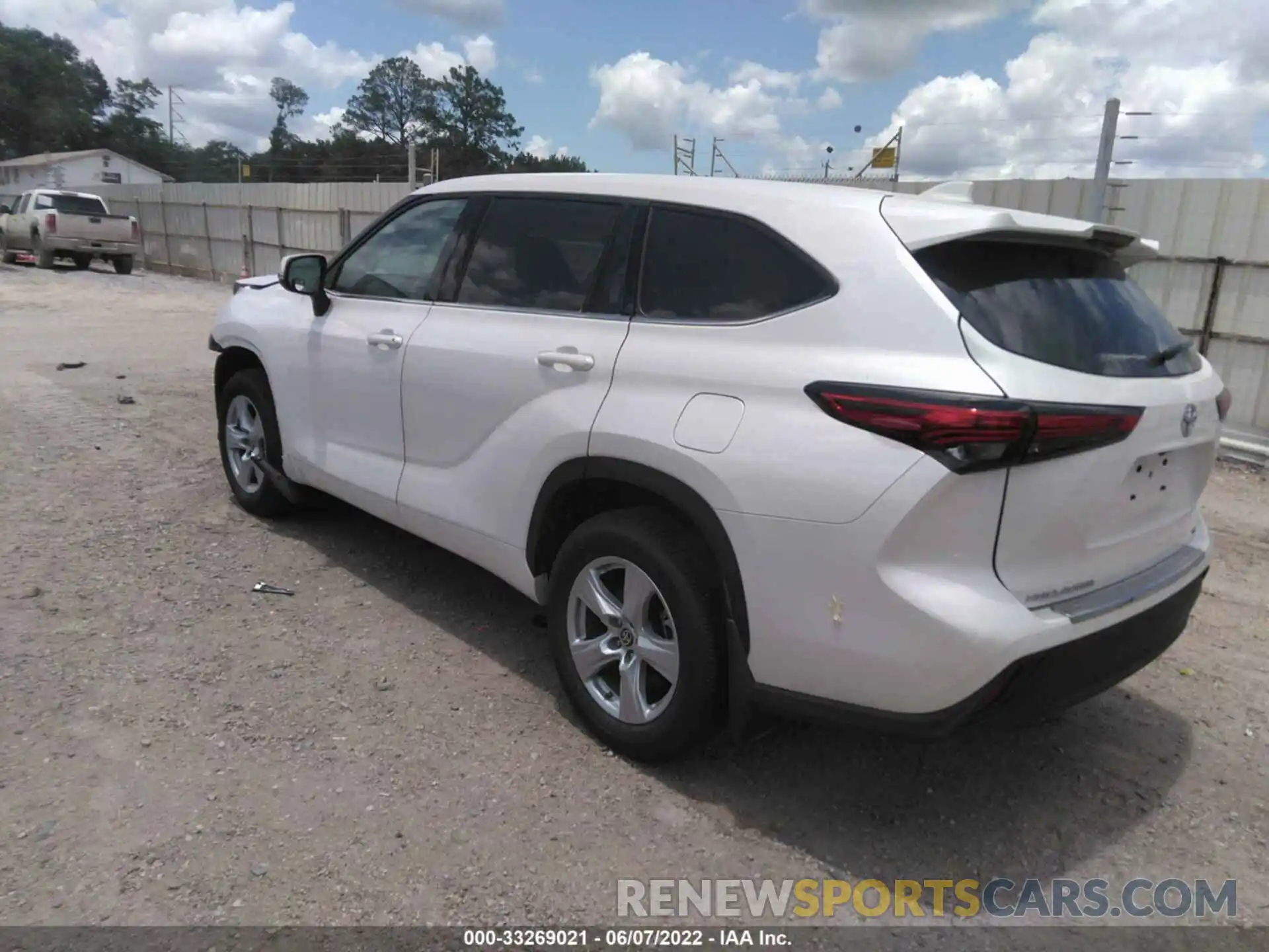 3 Photograph of a damaged car 5TDZZRAH2MS052853 TOYOTA HIGHLANDER 2021