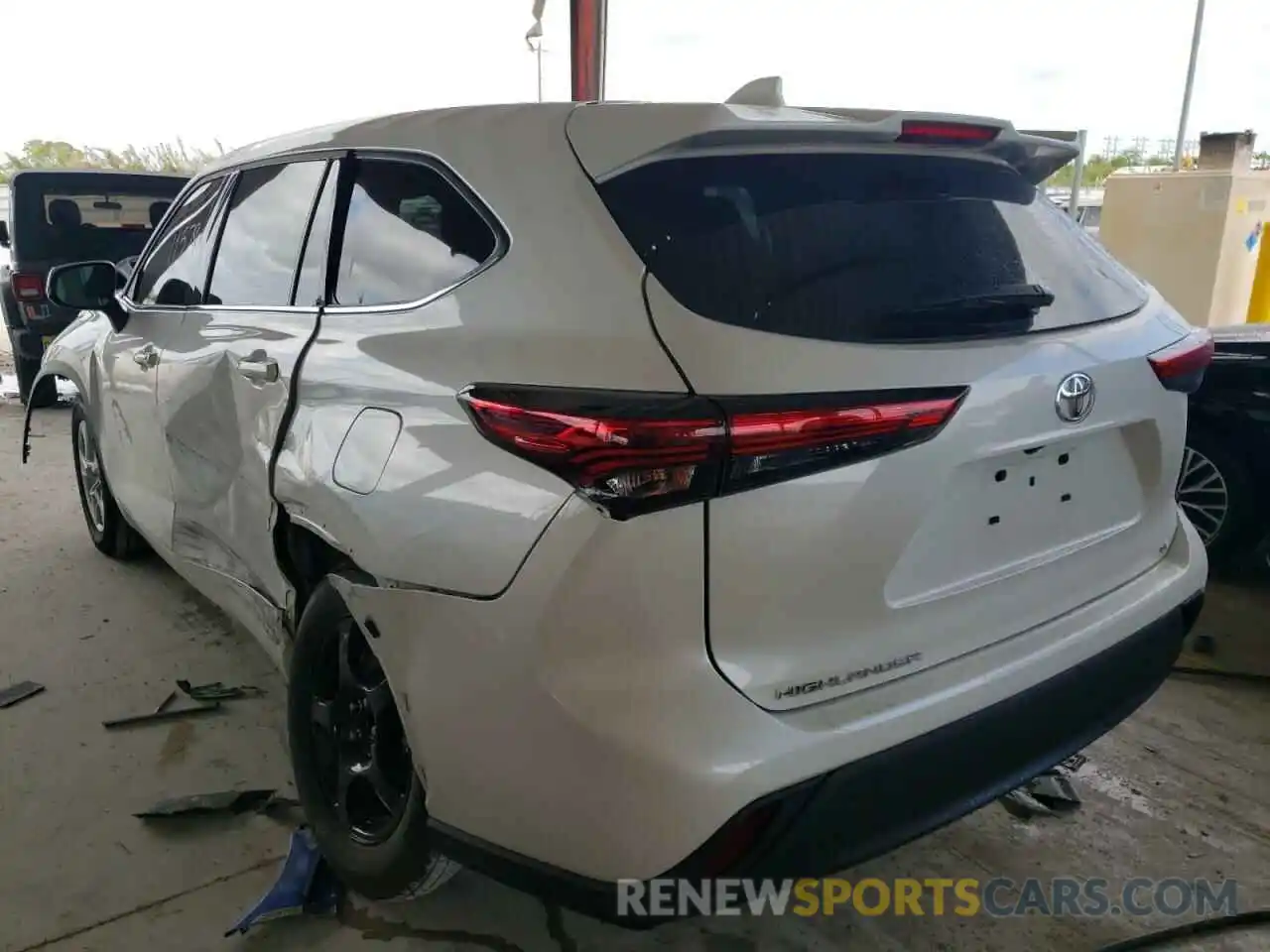 3 Photograph of a damaged car 5TDZZRAH2MS064193 TOYOTA HIGHLANDER 2021