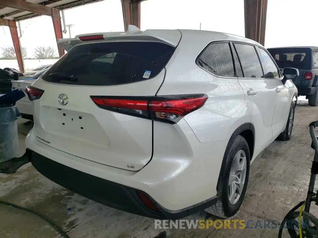 4 Photograph of a damaged car 5TDZZRAH2MS064193 TOYOTA HIGHLANDER 2021