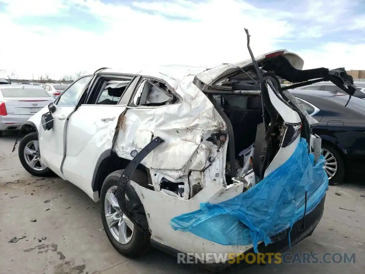 3 Photograph of a damaged car 5TDZZRAH3MS065711 TOYOTA HIGHLANDER 2021