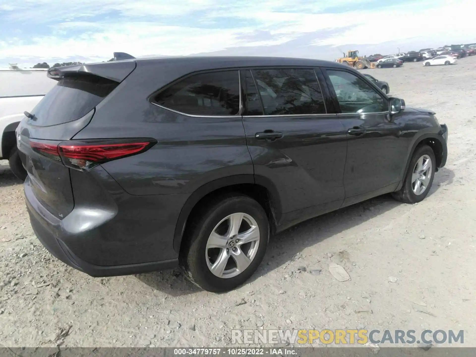 4 Photograph of a damaged car 5TDZZRAH3MS522128 TOYOTA HIGHLANDER 2021