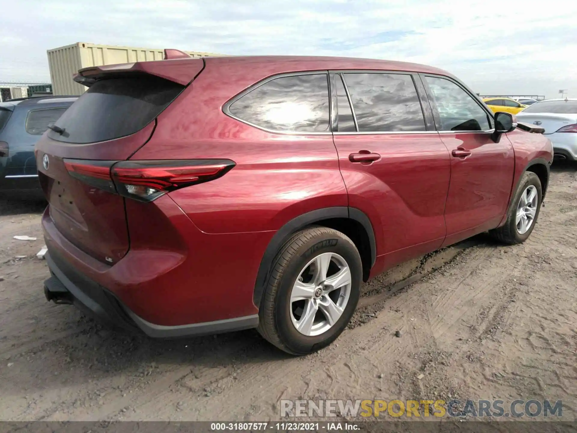 4 Photograph of a damaged car 5TDZZRAH4MS035567 TOYOTA HIGHLANDER 2021