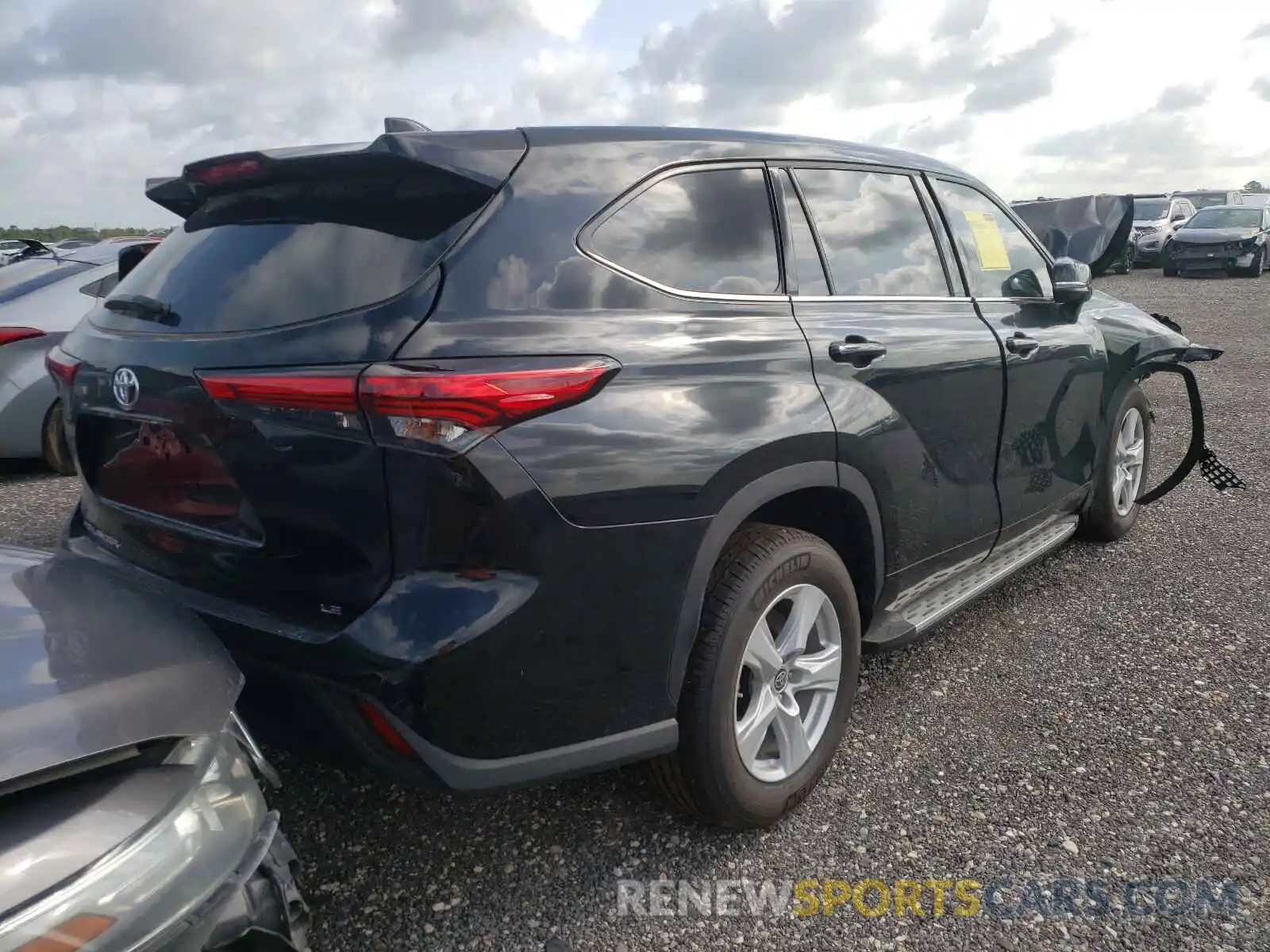 4 Photograph of a damaged car 5TDZZRAH4MS069797 TOYOTA HIGHLANDER 2021