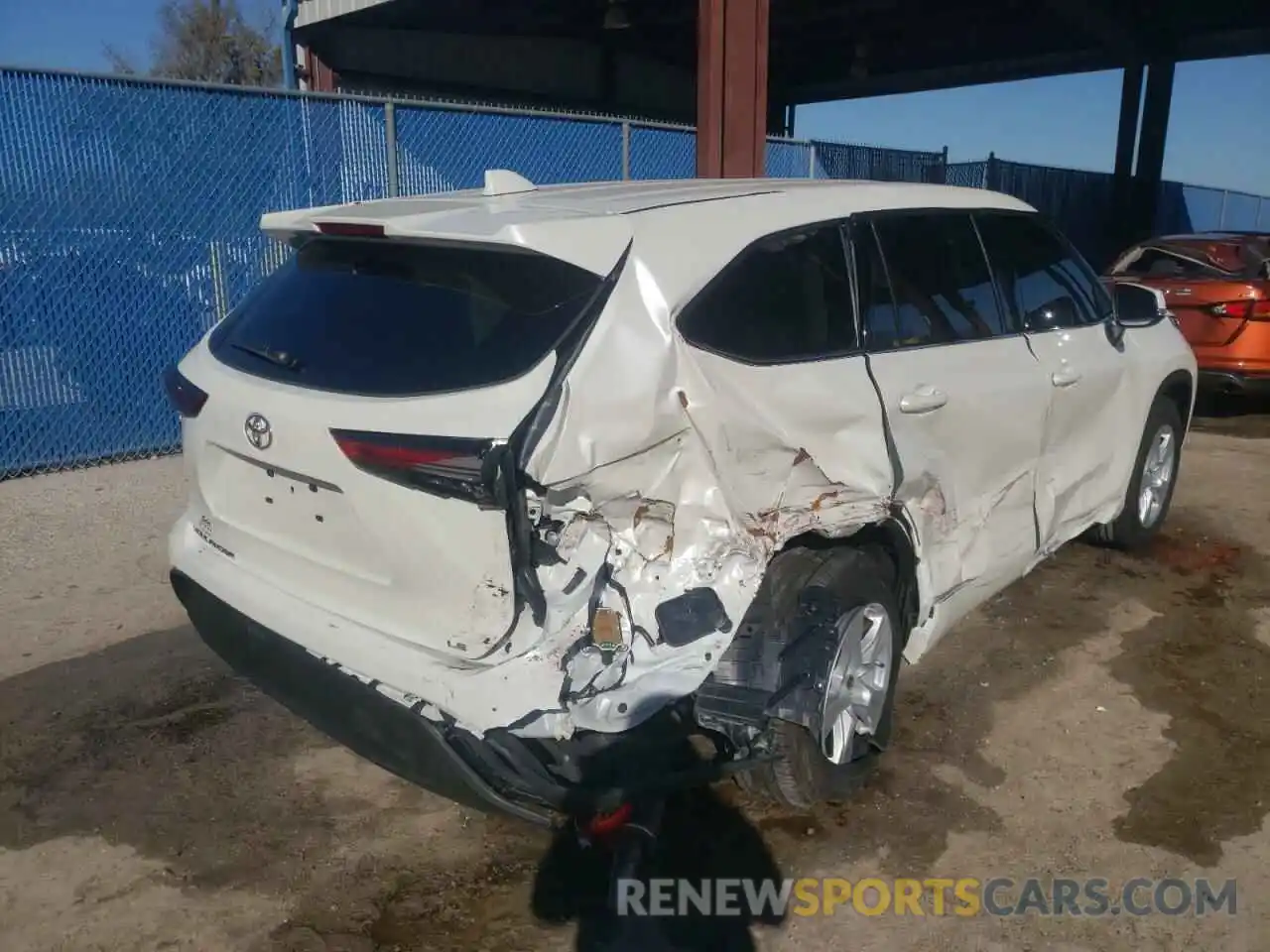 4 Photograph of a damaged car 5TDZZRAH4MS524017 TOYOTA HIGHLANDER 2021