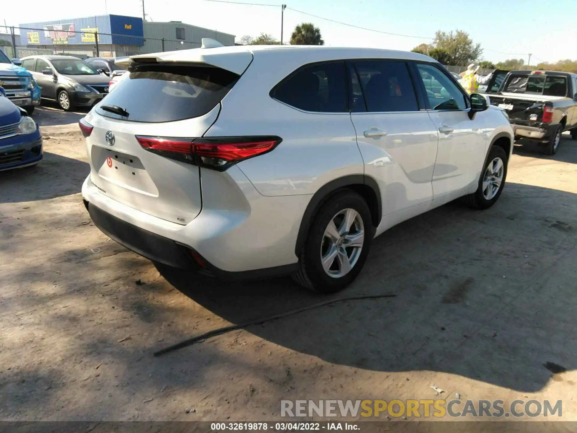 4 Photograph of a damaged car 5TDZZRAH4MS529833 TOYOTA HIGHLANDER 2021