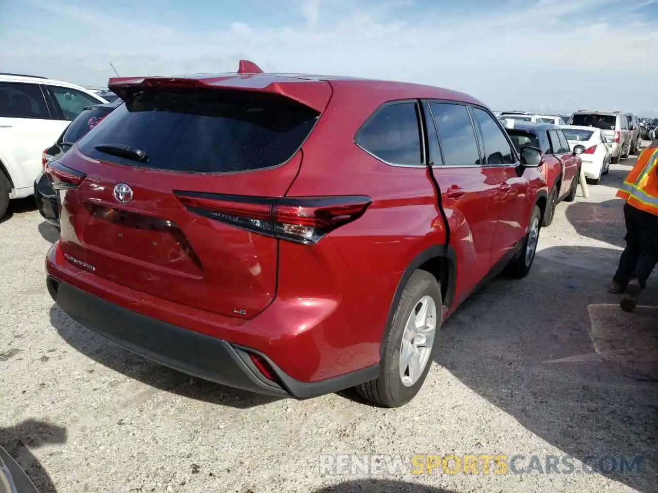 4 Photograph of a damaged car 5TDZZRAH5MS044701 TOYOTA HIGHLANDER 2021