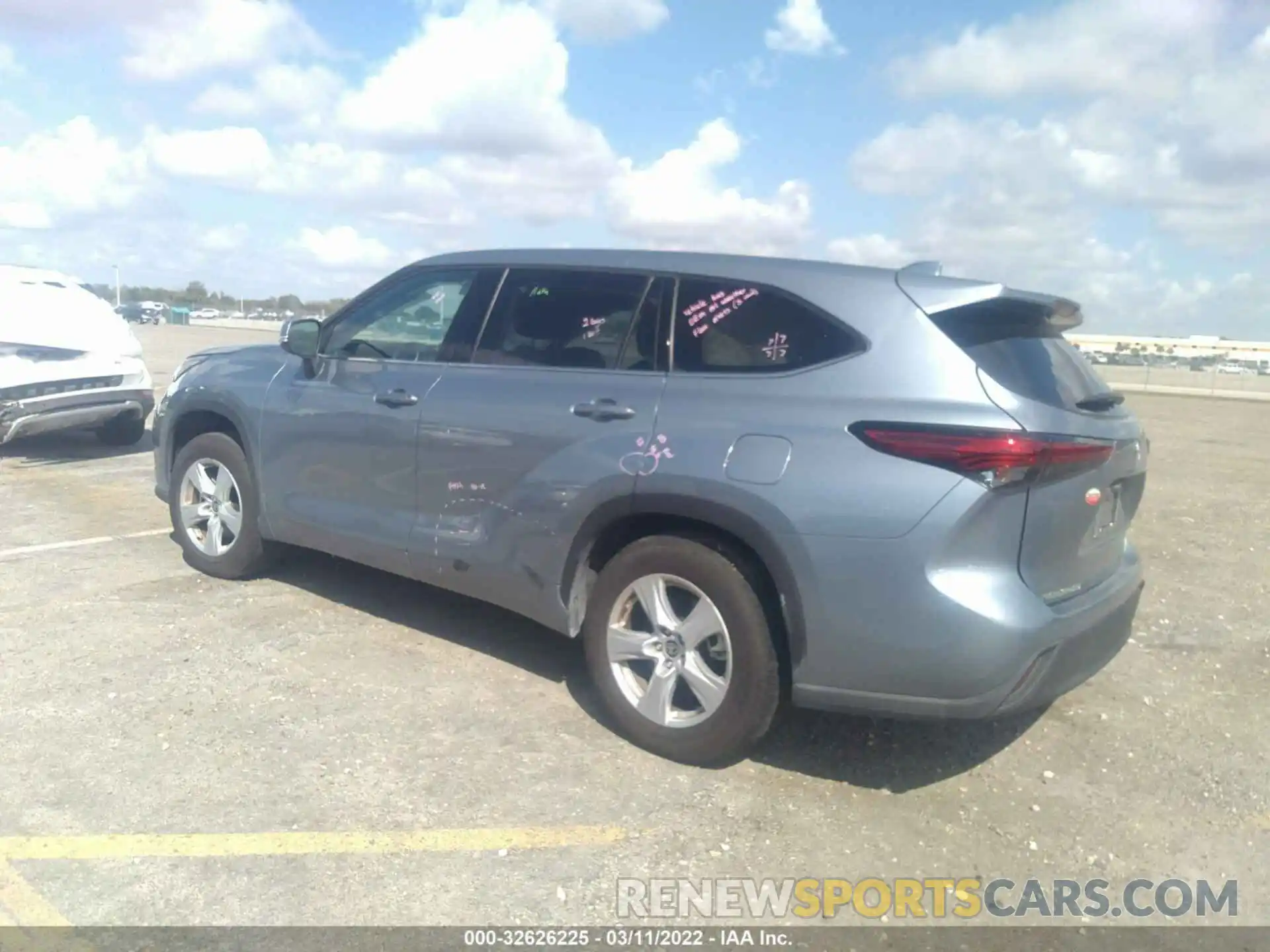 3 Photograph of a damaged car 5TDZZRAH5MS066729 TOYOTA HIGHLANDER 2021