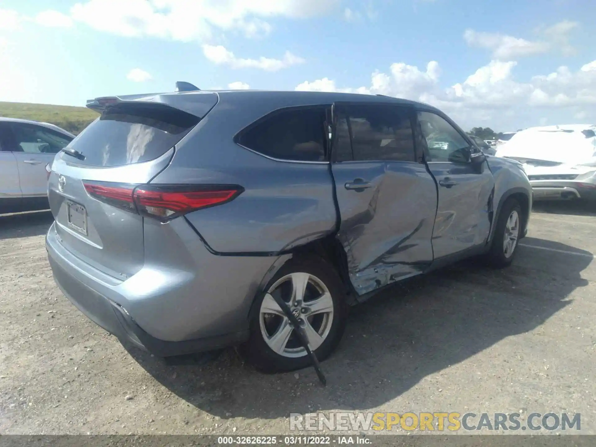 4 Photograph of a damaged car 5TDZZRAH5MS066729 TOYOTA HIGHLANDER 2021