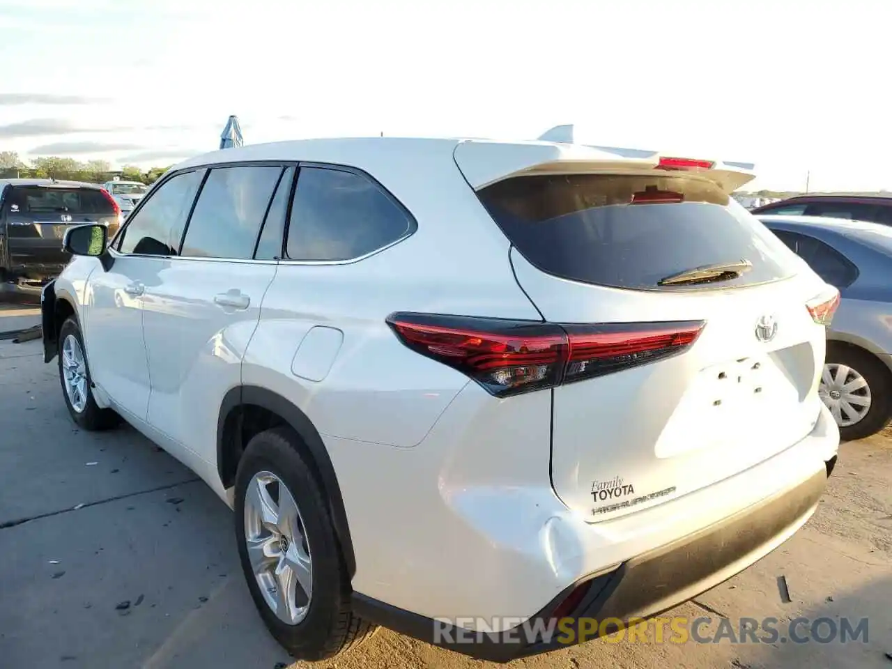 3 Photograph of a damaged car 5TDZZRAH5MS074863 TOYOTA HIGHLANDER 2021