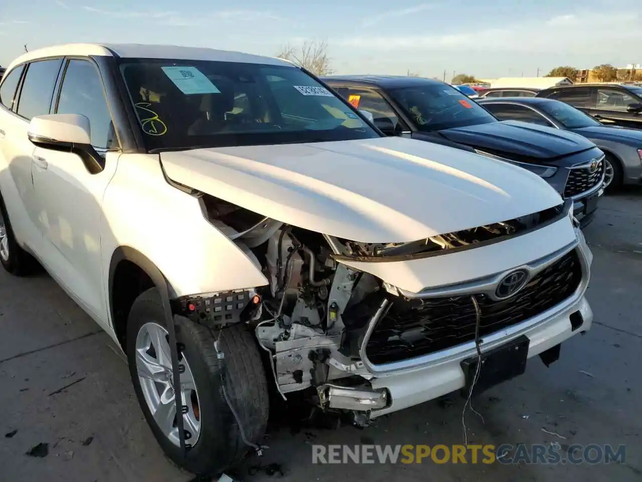 9 Photograph of a damaged car 5TDZZRAH5MS074863 TOYOTA HIGHLANDER 2021