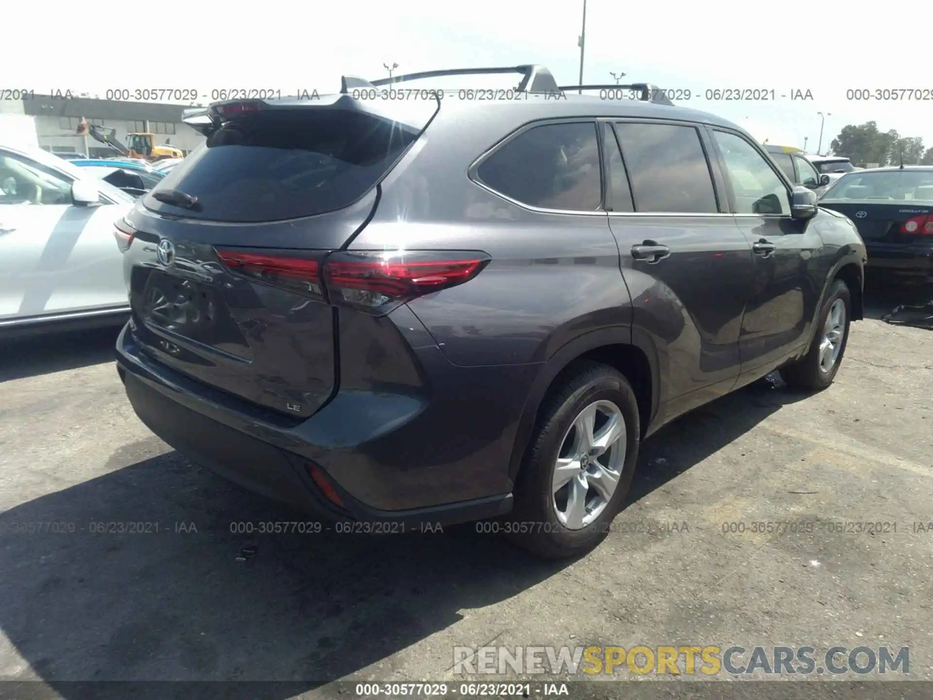 4 Photograph of a damaged car 5TDZZRAH5MS521949 TOYOTA HIGHLANDER 2021