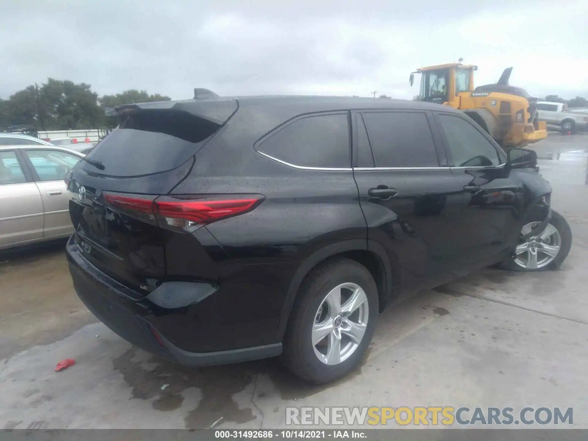 4 Photograph of a damaged car 5TDZZRAH5MS525595 TOYOTA HIGHLANDER 2021