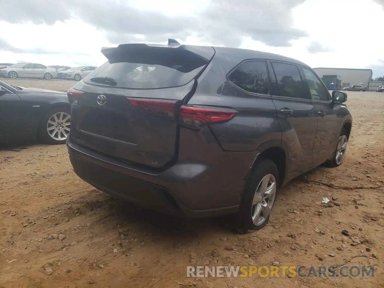 4 Photograph of a damaged car 5TDZZRAH5MS529503 TOYOTA HIGHLANDER 2021