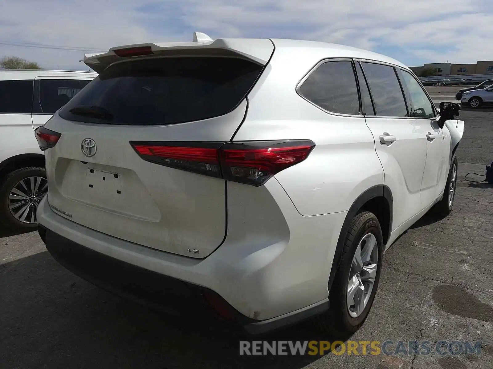 4 Photograph of a damaged car 5TDZZRAH6MS043301 TOYOTA HIGHLANDER 2021