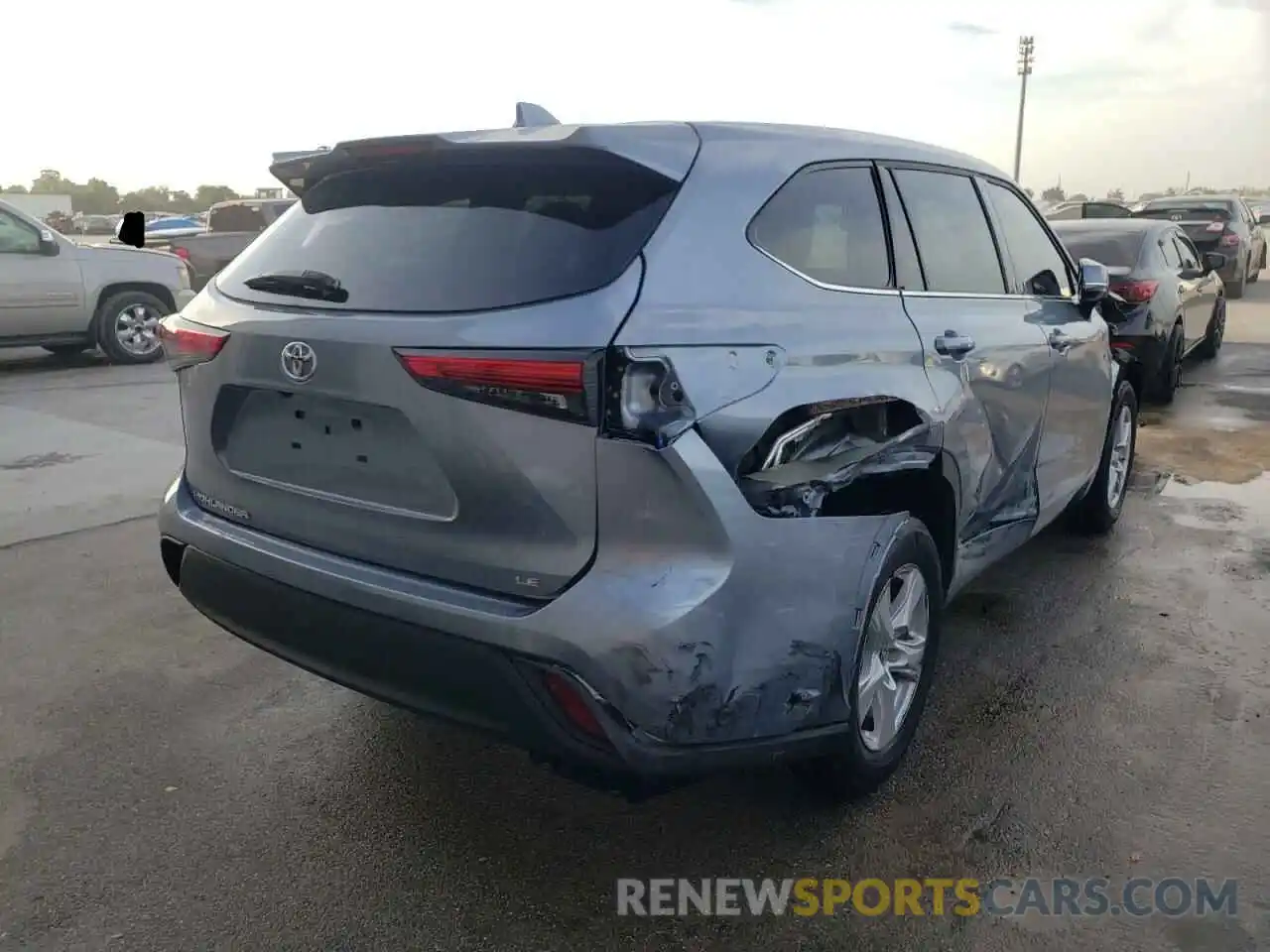 4 Photograph of a damaged car 5TDZZRAH6MS043587 TOYOTA HIGHLANDER 2021