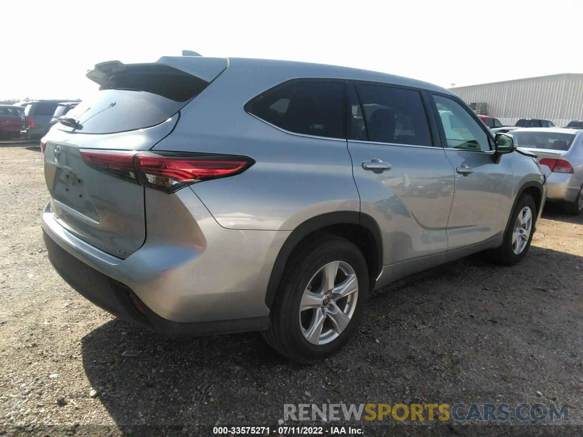 4 Photograph of a damaged car 5TDZZRAH6MS065802 TOYOTA HIGHLANDER 2021