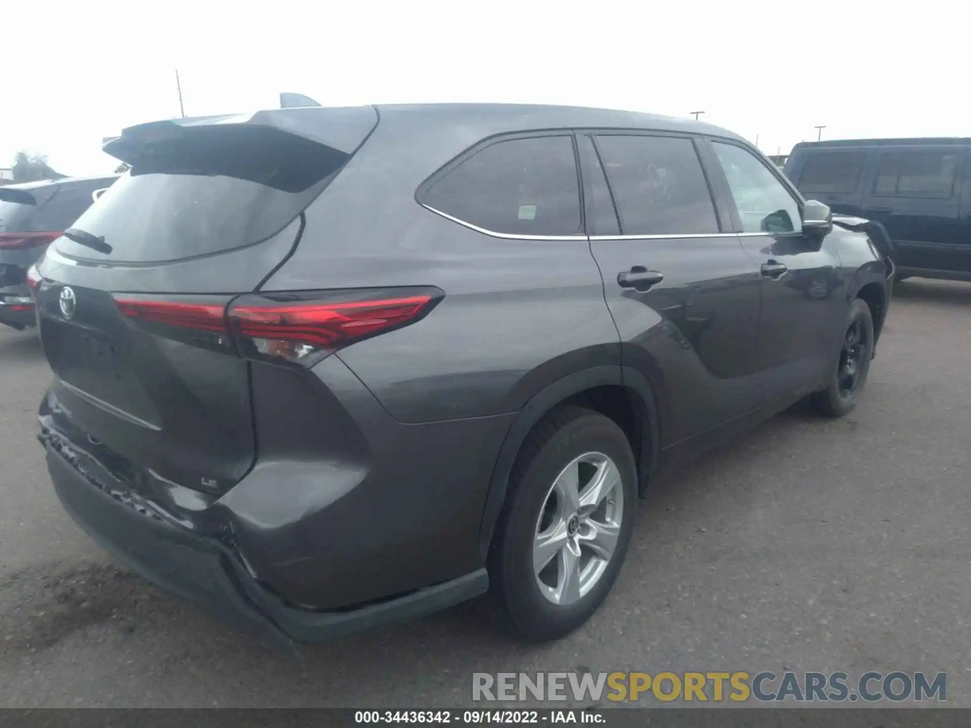 4 Photograph of a damaged car 5TDZZRAH6MS067341 TOYOTA HIGHLANDER 2021