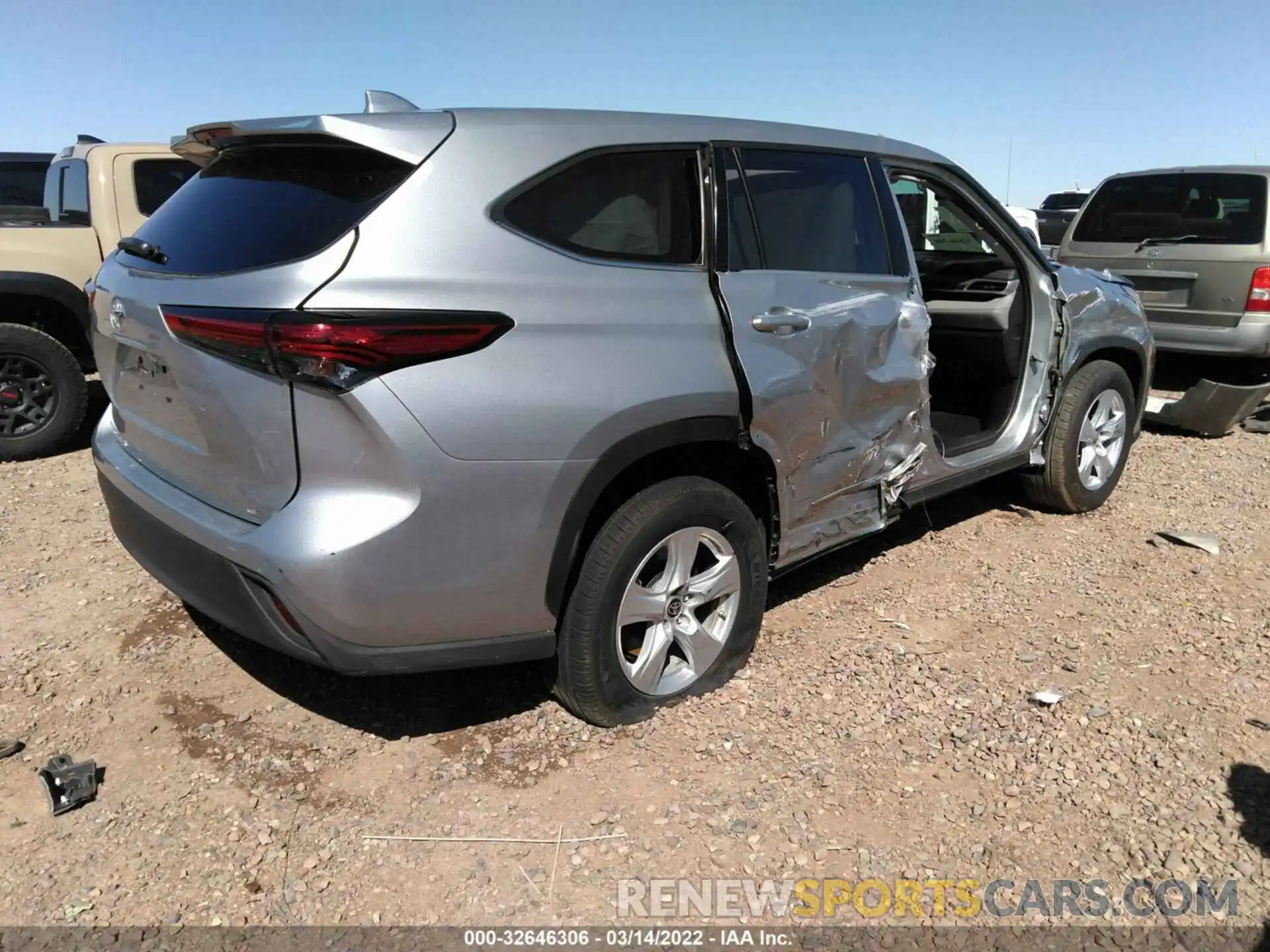 4 Photograph of a damaged car 5TDZZRAH6MS516825 TOYOTA HIGHLANDER 2021