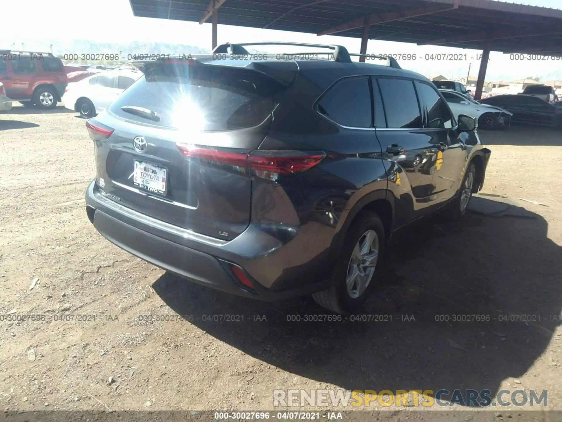 4 Photograph of a damaged car 5TDZZRAH7MS046188 TOYOTA HIGHLANDER 2021