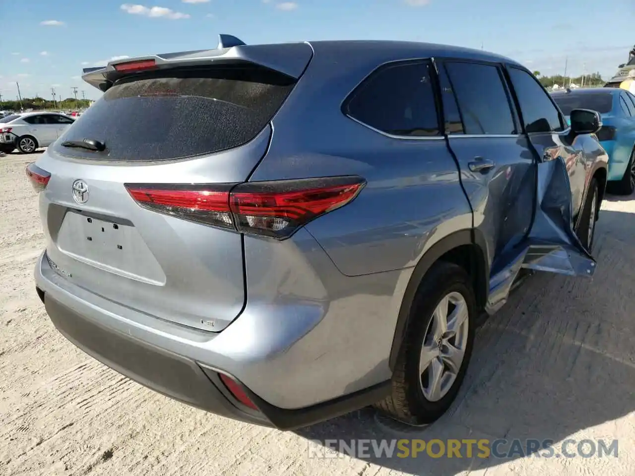 4 Photograph of a damaged car 5TDZZRAH7MS068420 TOYOTA HIGHLANDER 2021