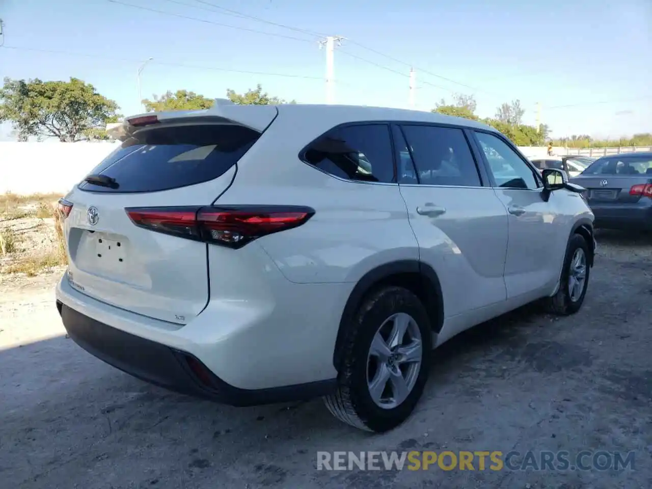 4 Photograph of a damaged car 5TDZZRAH7MS531575 TOYOTA HIGHLANDER 2021