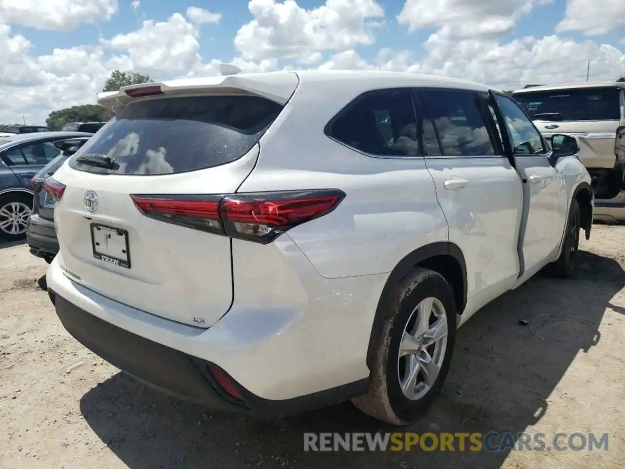 4 Photograph of a damaged car 5TDZZRAH8MS031506 TOYOTA HIGHLANDER 2021