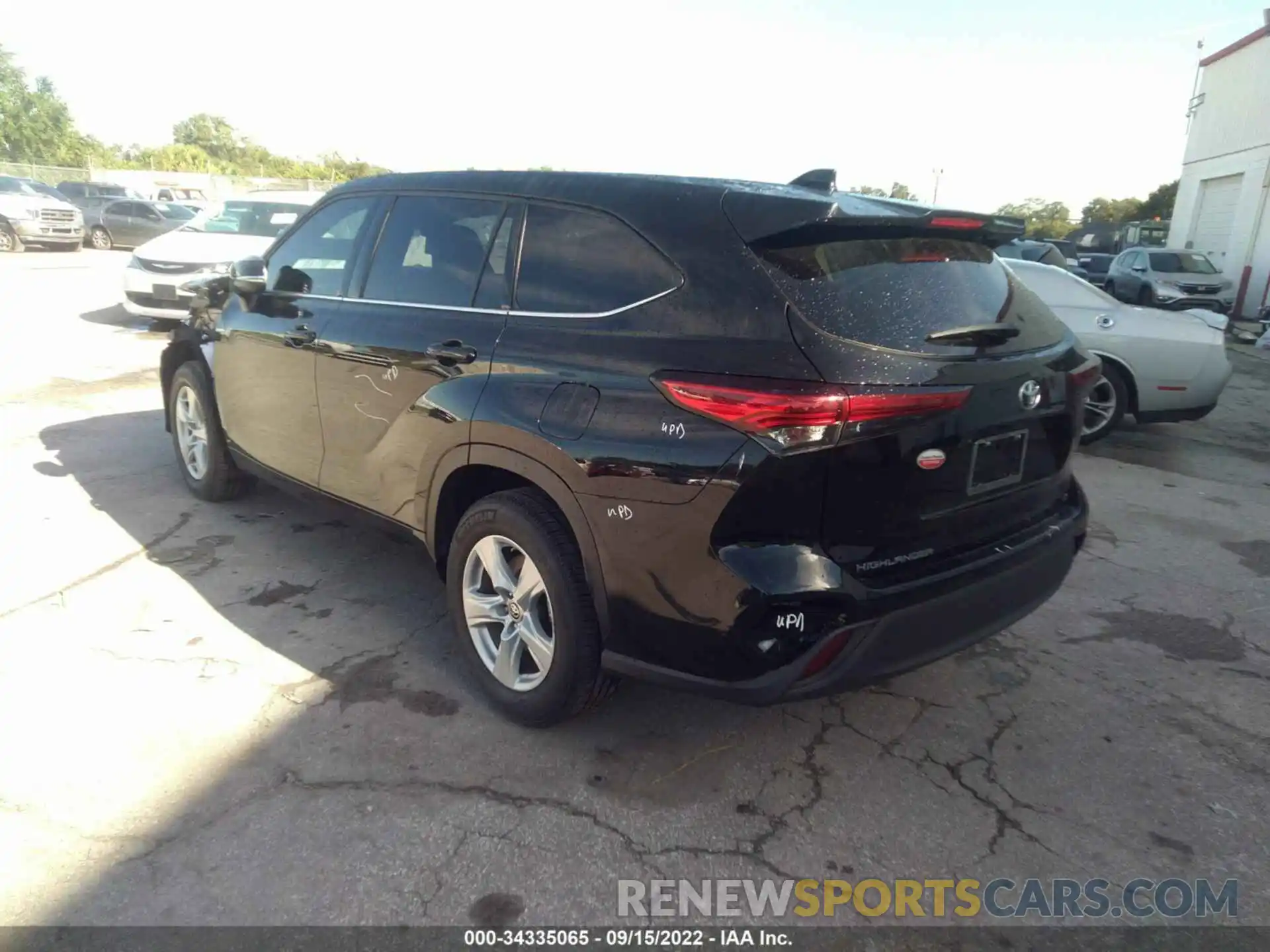 3 Photograph of a damaged car 5TDZZRAH8MS049472 TOYOTA HIGHLANDER 2021