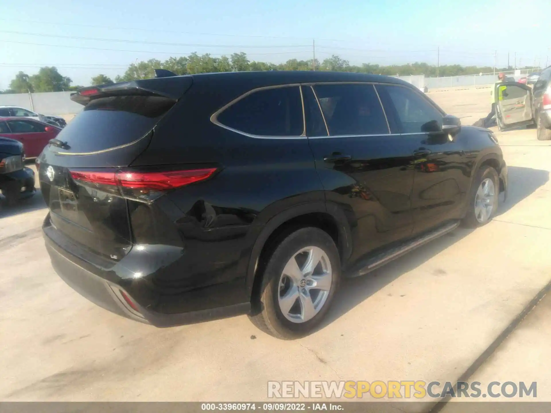 4 Photograph of a damaged car 5TDZZRAH8MS079717 TOYOTA HIGHLANDER 2021