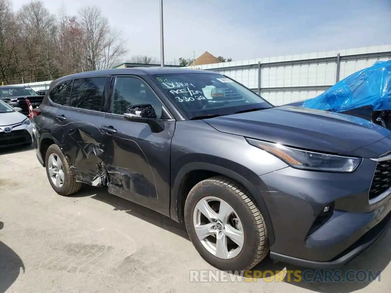 9 Photograph of a damaged car 5TDZZRAH8MS517412 TOYOTA HIGHLANDER 2021