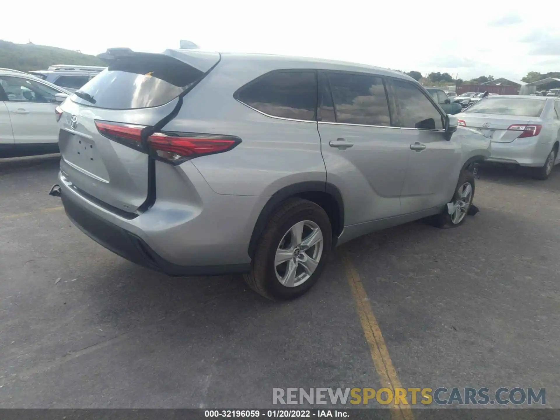 4 Photograph of a damaged car 5TDZZRAH8MS527888 TOYOTA HIGHLANDER 2021