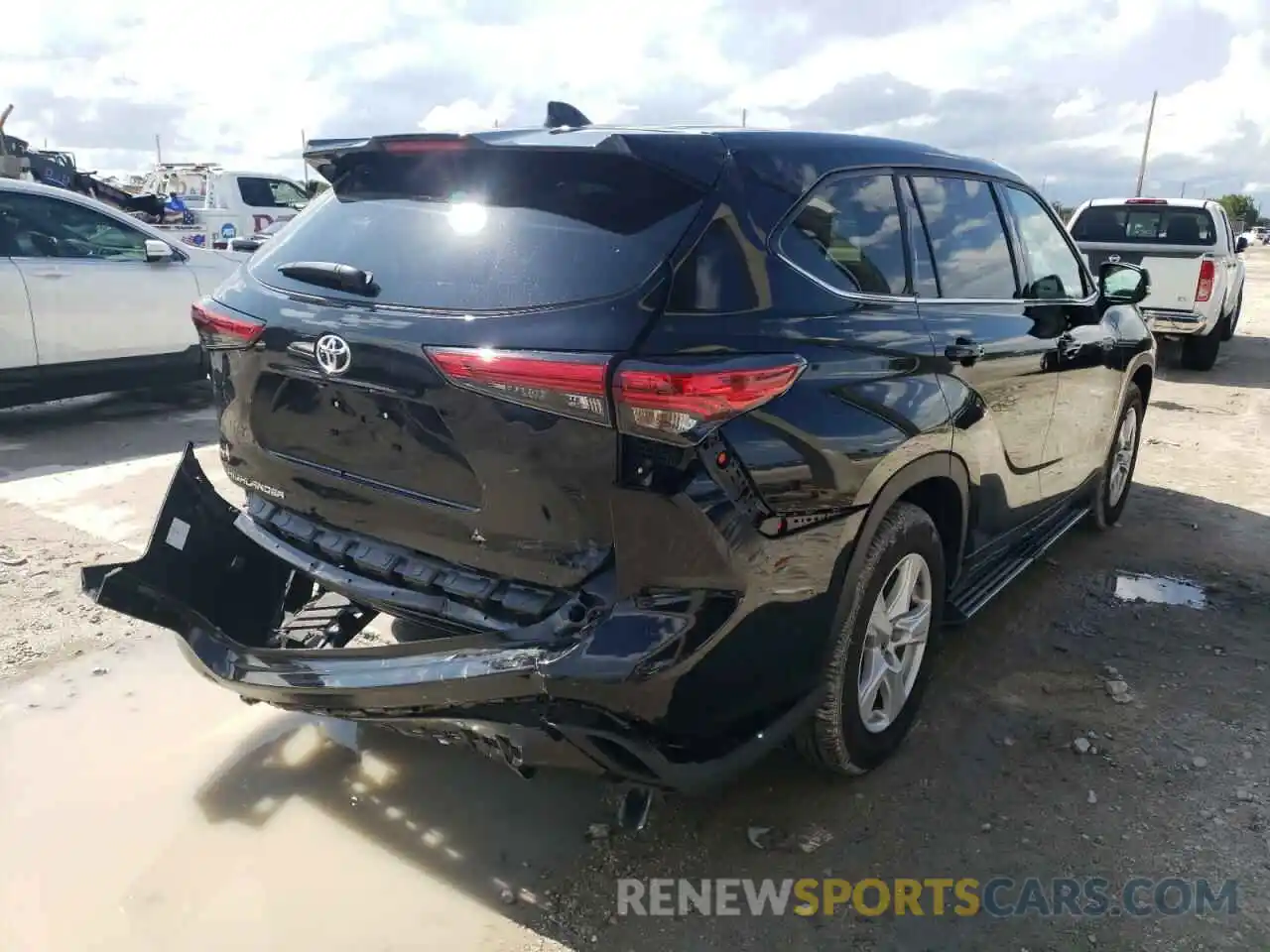 4 Photograph of a damaged car 5TDZZRAH9MS073778 TOYOTA HIGHLANDER 2021