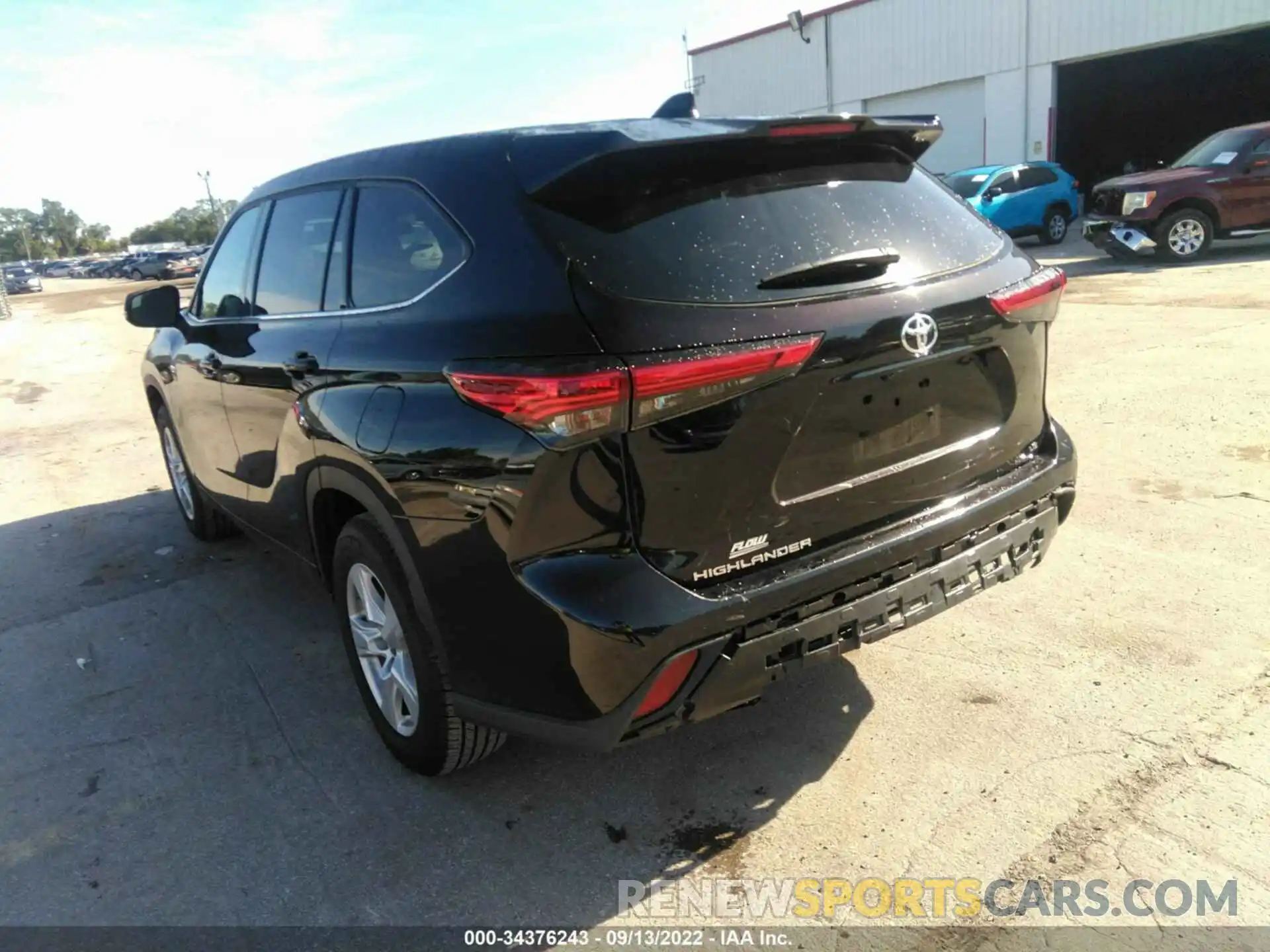 3 Photograph of a damaged car 5TDZZRAH9MS087387 TOYOTA HIGHLANDER 2021