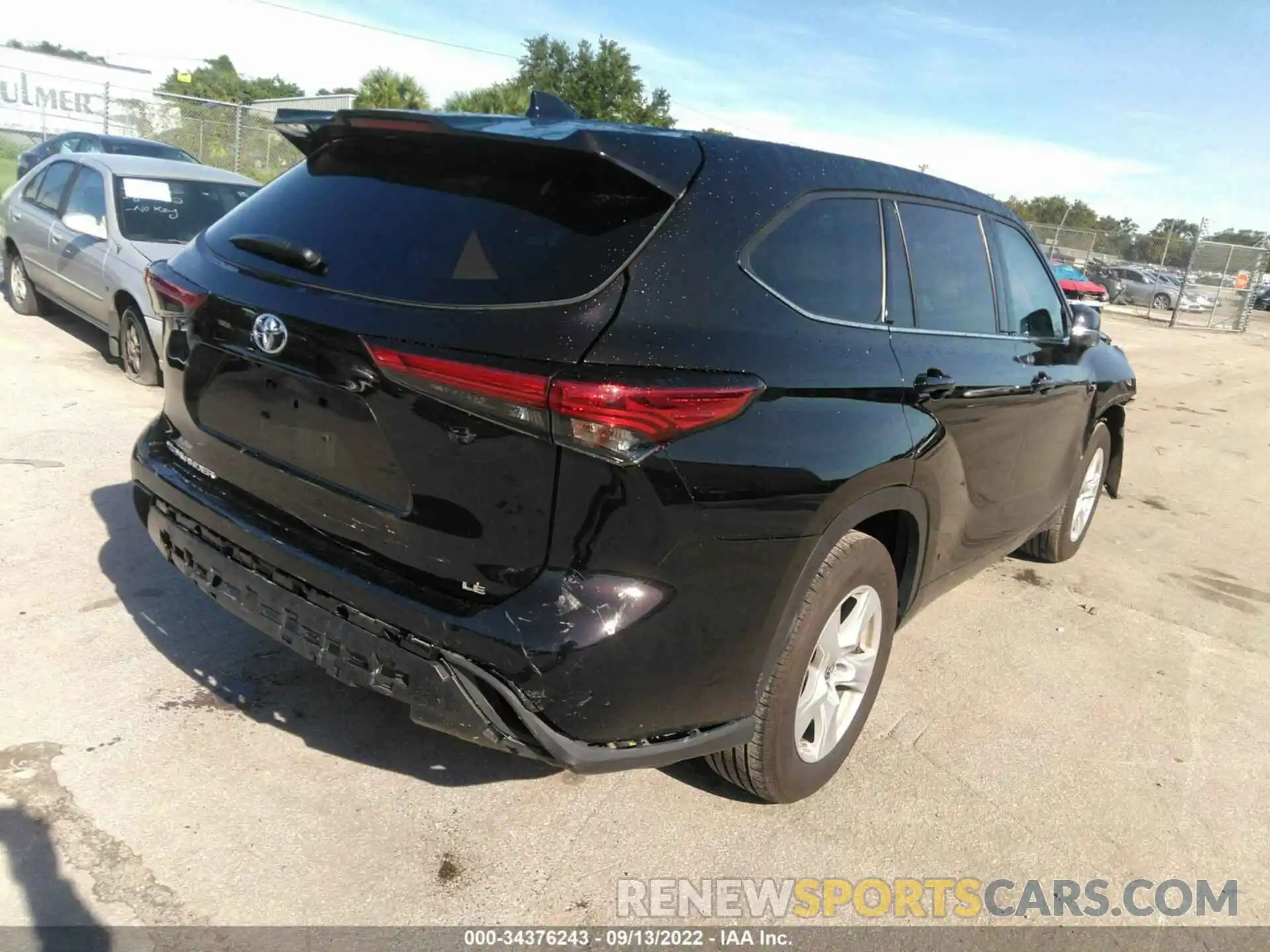 4 Photograph of a damaged car 5TDZZRAH9MS087387 TOYOTA HIGHLANDER 2021