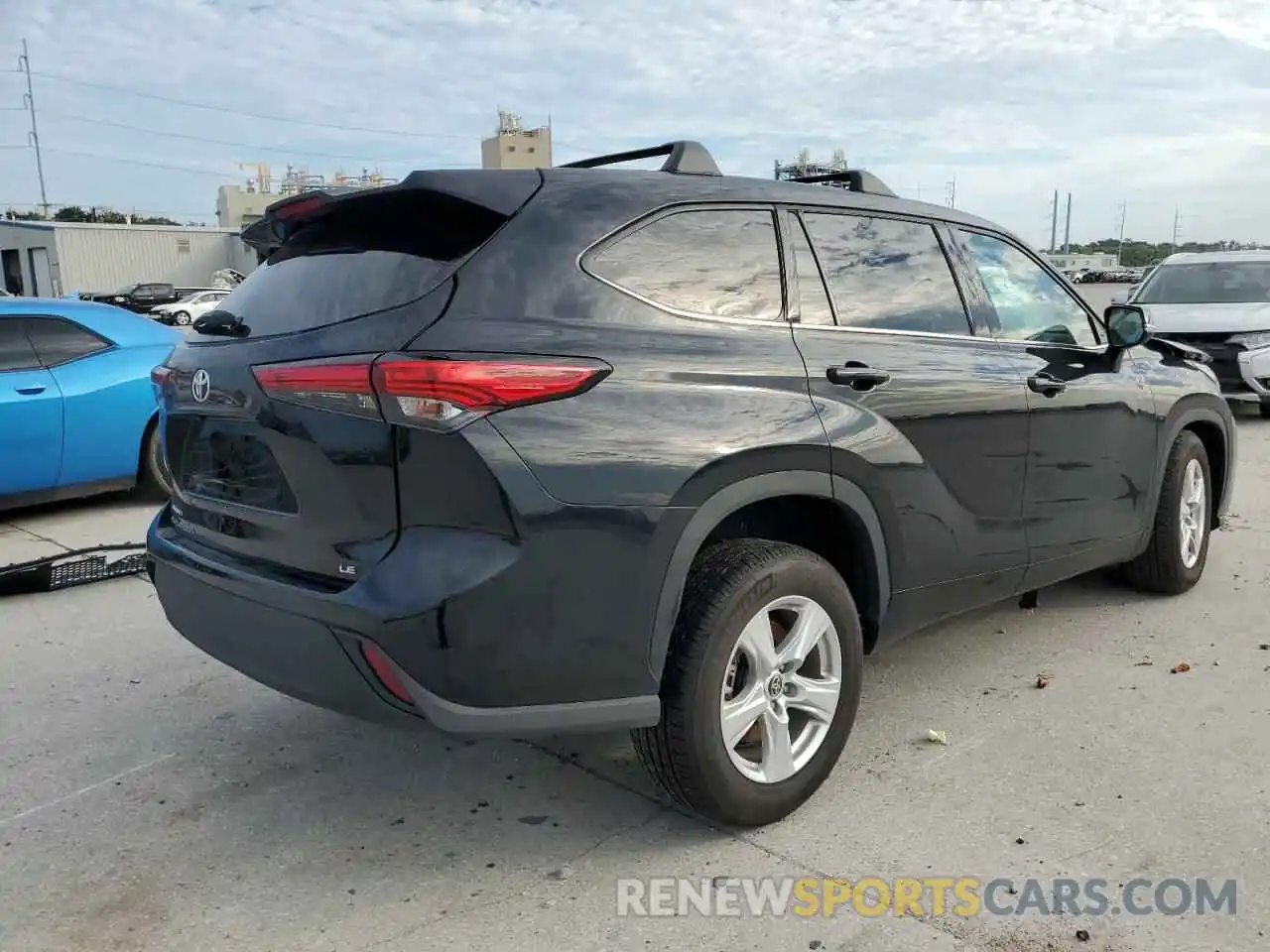 4 Photograph of a damaged car 5TDZZRAH9MS087437 TOYOTA HIGHLANDER 2021