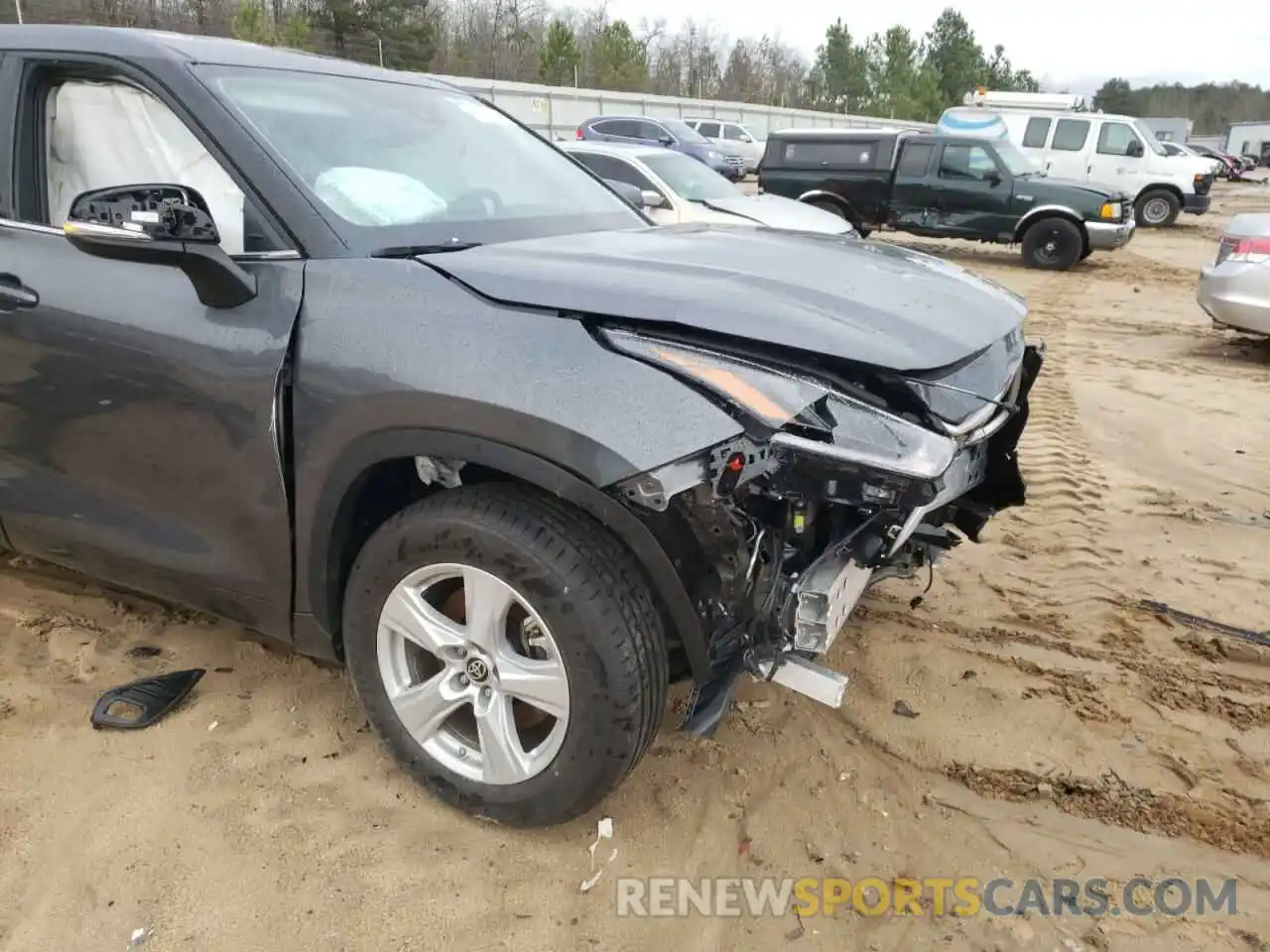 9 Photograph of a damaged car 5TDZZRAH9MS529245 TOYOTA HIGHLANDER 2021