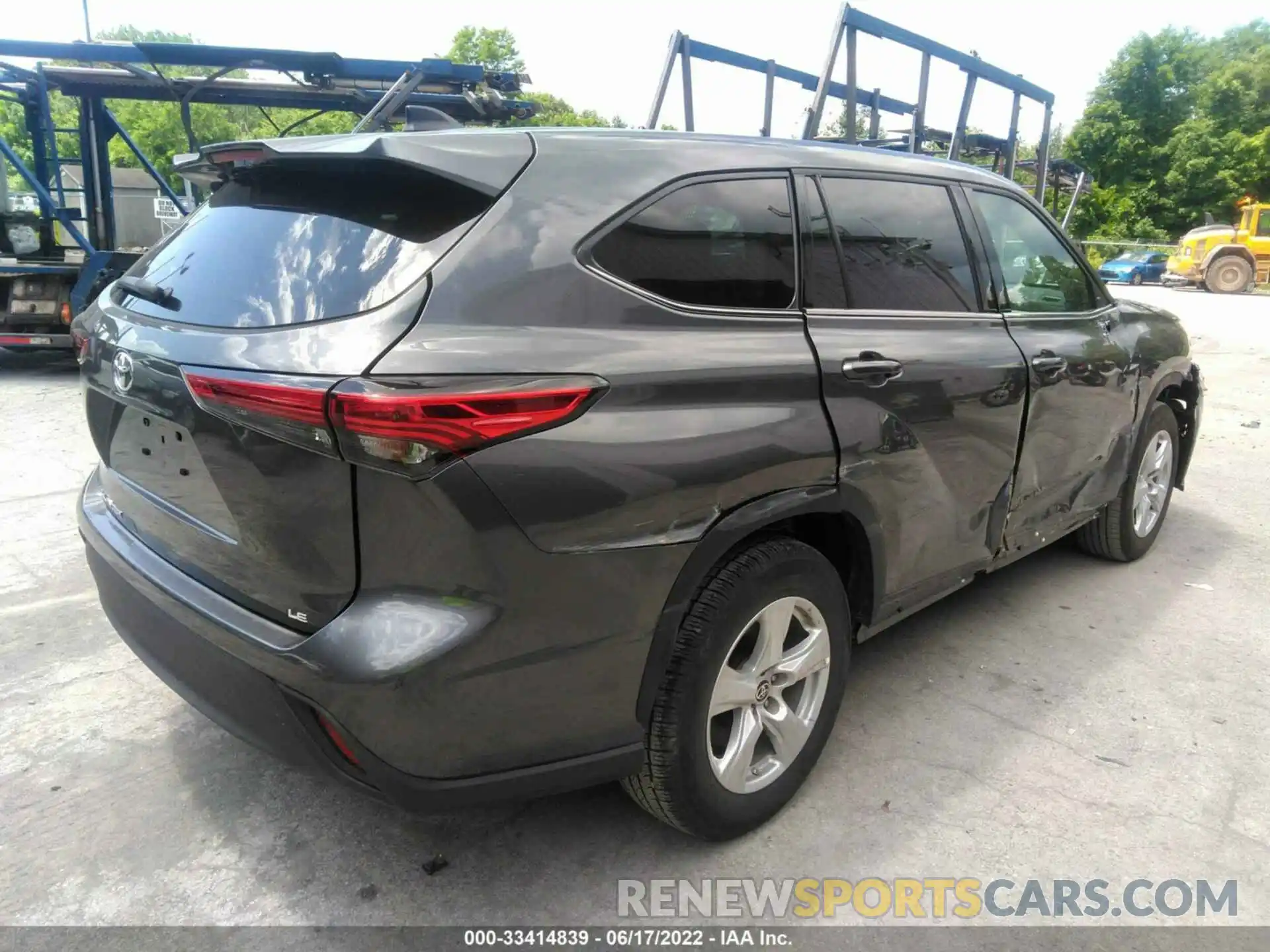 4 Photograph of a damaged car 5TDZZRAH9MS529486 TOYOTA HIGHLANDER 2021