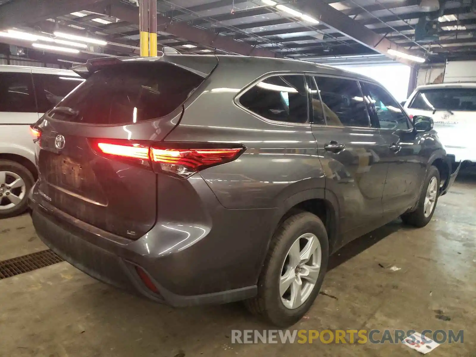 4 Photograph of a damaged car 5TDZZRAHXMS043320 TOYOTA HIGHLANDER 2021