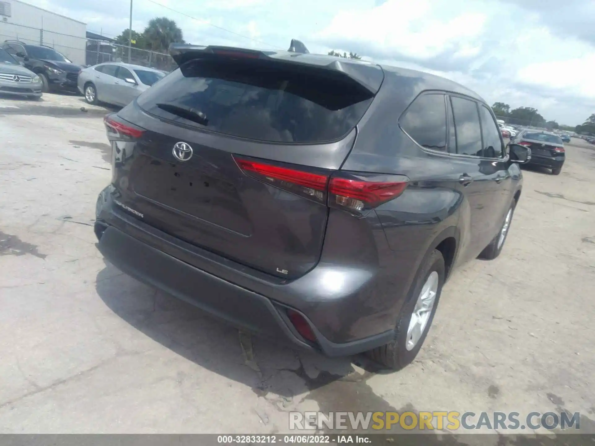 4 Photograph of a damaged car 5TDZZRAHXMS065804 TOYOTA HIGHLANDER 2021