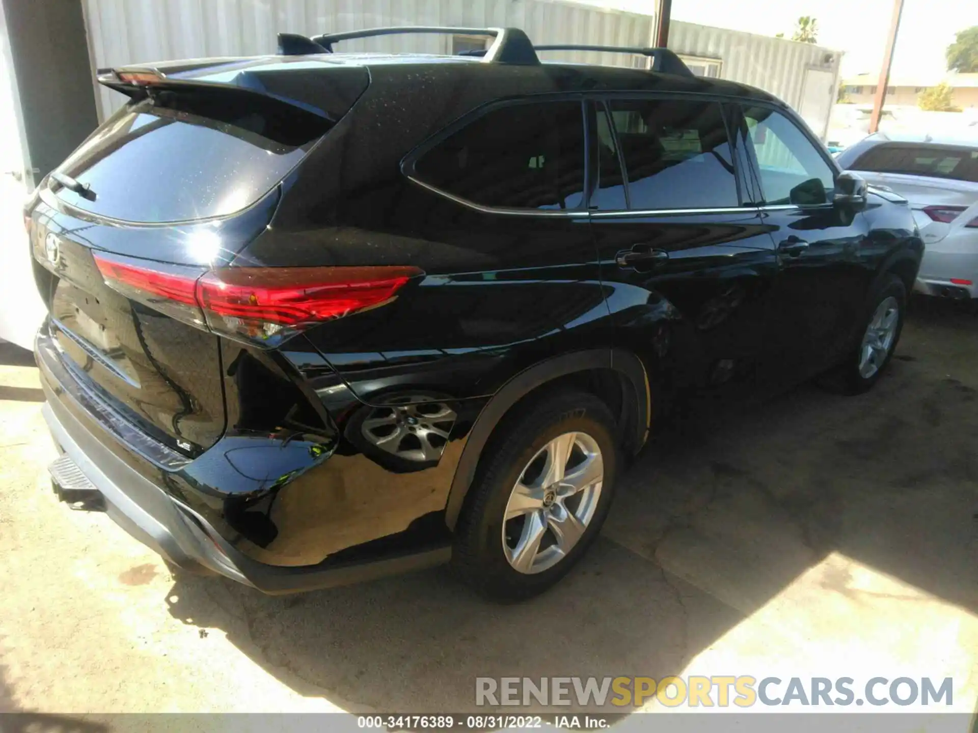 4 Photograph of a damaged car 5TDZZRAHXMS074468 TOYOTA HIGHLANDER 2021