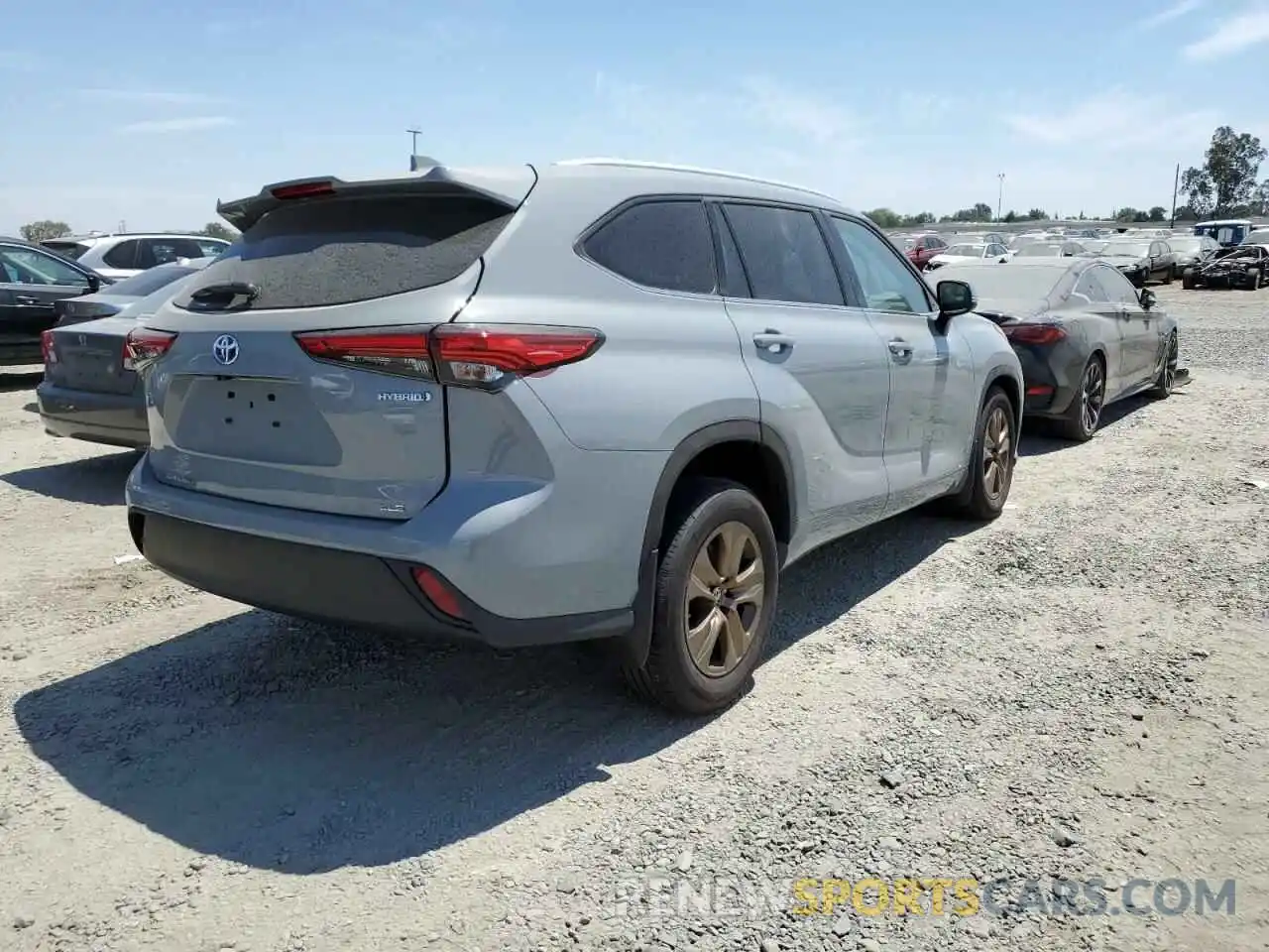 4 Photograph of a damaged car 5TDABRCH0NS546872 TOYOTA HIGHLANDER 2022