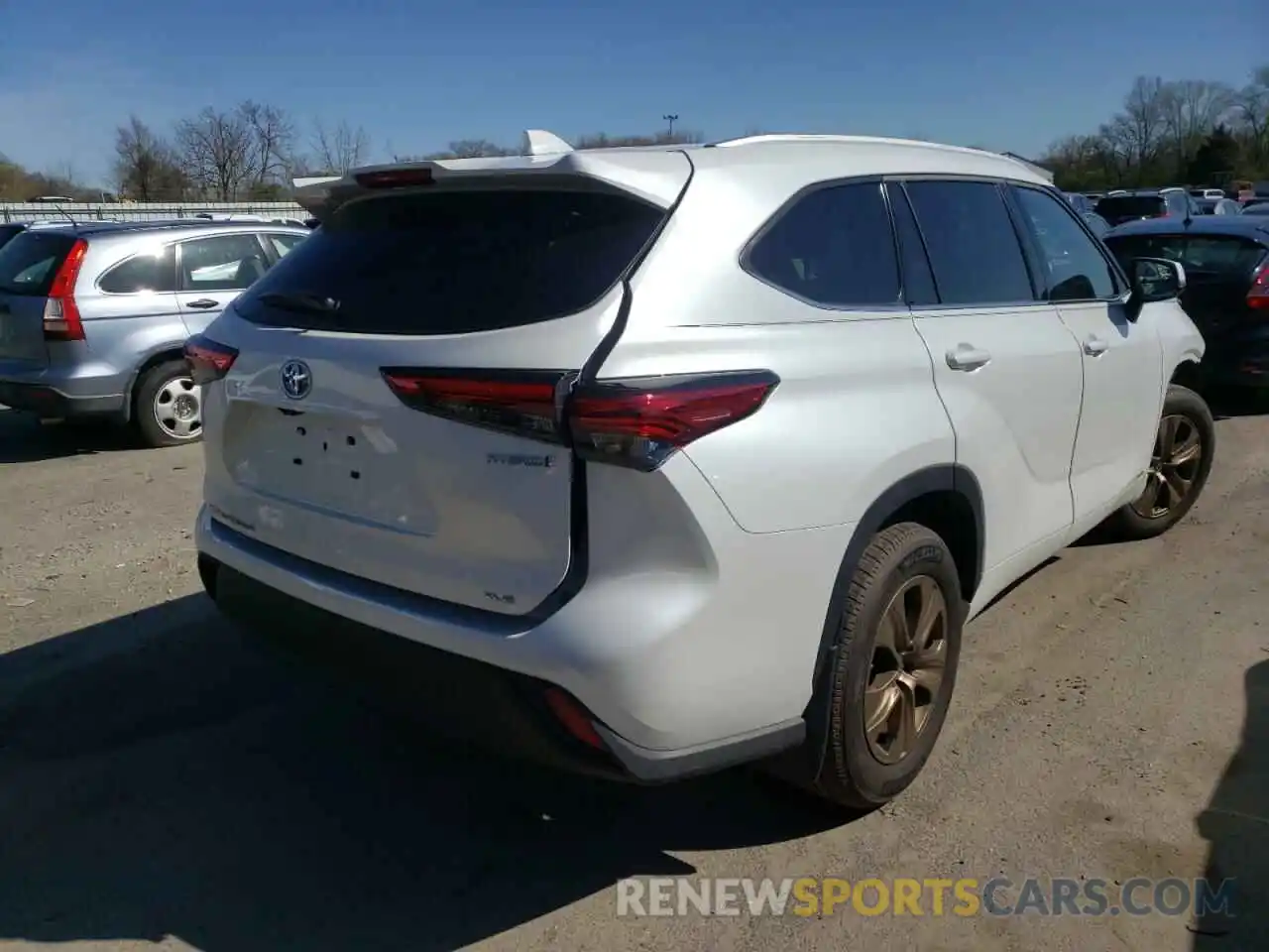 4 Photograph of a damaged car 5TDABRCH1NS543477 TOYOTA HIGHLANDER 2022