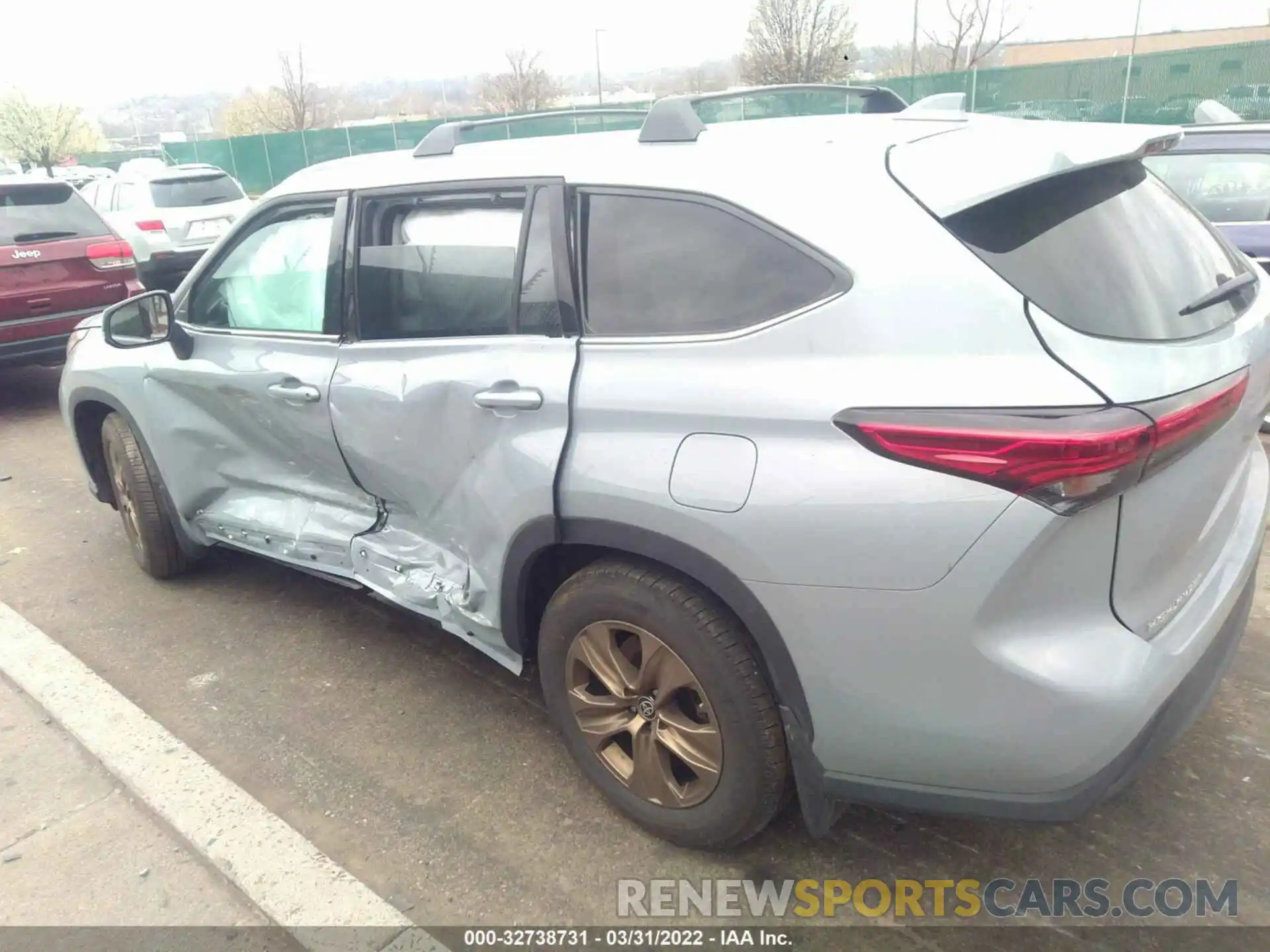 3 Photograph of a damaged car 5TDABRCH2NS540717 TOYOTA HIGHLANDER 2022